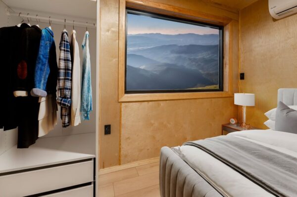 LUXURY SHIPPING CONTAINER HOME