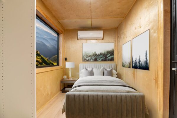 LUXURY SHIPPING CONTAINER HOME