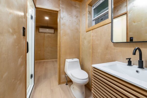 LUXURY SHIPPING CONTAINER HOME