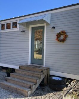 Cozy & Homey 20ft Tiny Home – W/D and Plenty of Storage!